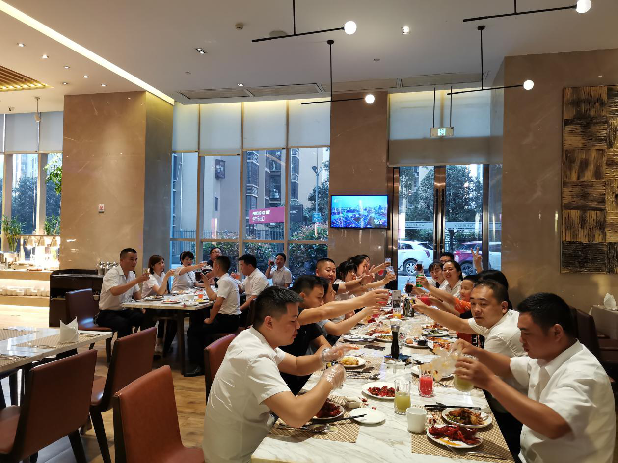 公司组织办公室员工自助餐活动